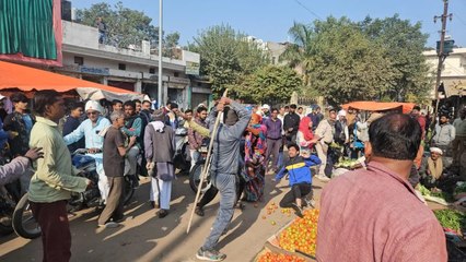 मुरैना सब्जी मंडी में पथराव और चली लाठियां, आधा घंटे तक मची रही भगदड़