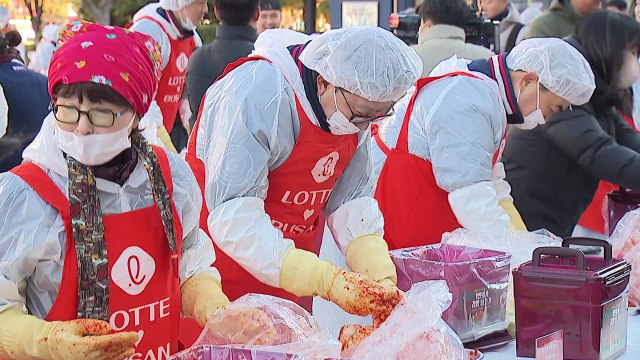 [부산] 롯데, 15년째 '사랑의 김치 담그기'...만 포기 나눔 / YTN