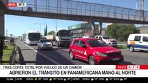 Camión volcó en la Panamericana: dos carriles habilitados