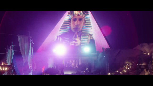 Checco Zalone ricco e viziato sul Cammino di Santiago: il trailer di Buen Camino è tutto da ridere