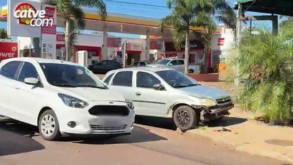 Batida entre carros é registrada na região do Santo Onofre