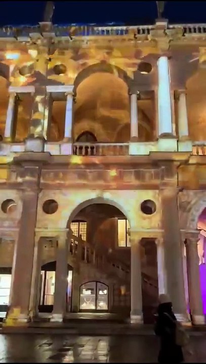 Zaia - Oro, stelle, cascate di luci per il Natale a Vicenza (04.12.25)