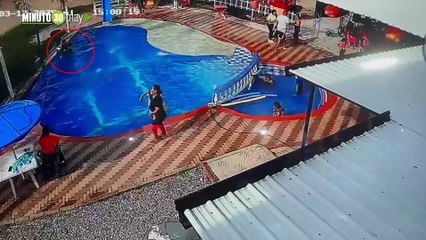 Patrullera salva la vida de una niña que se estaba ahogando en una piscina en La Pintada