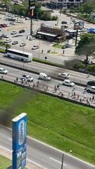 Vídeo mostra início da emboscada da organizada do Santos contra ônibus da torcida do Inter