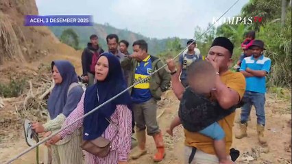 Akses Terputus Akibat Banjir! Warga Aceh Besar Tempuh Jalan Kaki 300 Km Selama 5 Hari