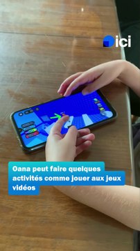 Oana, huit ans, atteinte de la maladie de Charcot-Marie-Tooth