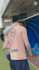 La inesperada visita de Iniesta durante el entrenamiento del Barça