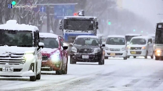 Colapso en las carretera de Japón y Estados Unidos por la nieve