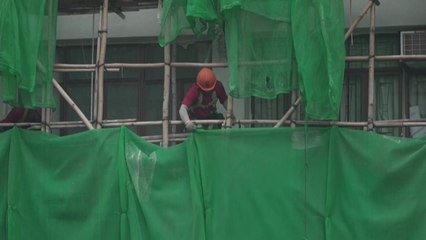 홍콩 공사장 2백 곳 비계 그물망 제거 명령..."공공안전 보호 조치" / YTN