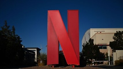 Netflix Falls on Report It's Leading Bidder for Warner Bros.