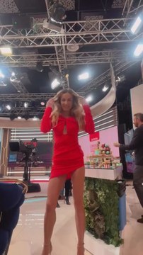 Flavia Mihasan - 29.11.2023 \ 'Neatza, aniversare Antena 1. La ROMEXPO, Centrul Cultural Lumina, audiții pentru musicalul Chicago . Acasă, în living, cadouri Chocolat Restaurant. Seara, în parc, boracii și leagănele.