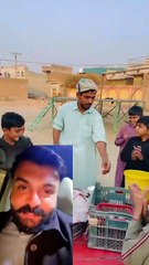 یہ عاجز سا انسان سادہ لوح ایک ھزار سے اتنا خوش ھو رھا ھے جیسے قارون کا خزانہ مل گیا اللہ ان ھاتھوں کو سلامت رکھے جو ایسے لوگوں کی آنکھوں میں پیاری سی خوشی کا سبب بنتے ھیں