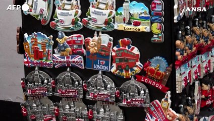 E' allarme giovani: in un anno via in 78 mila