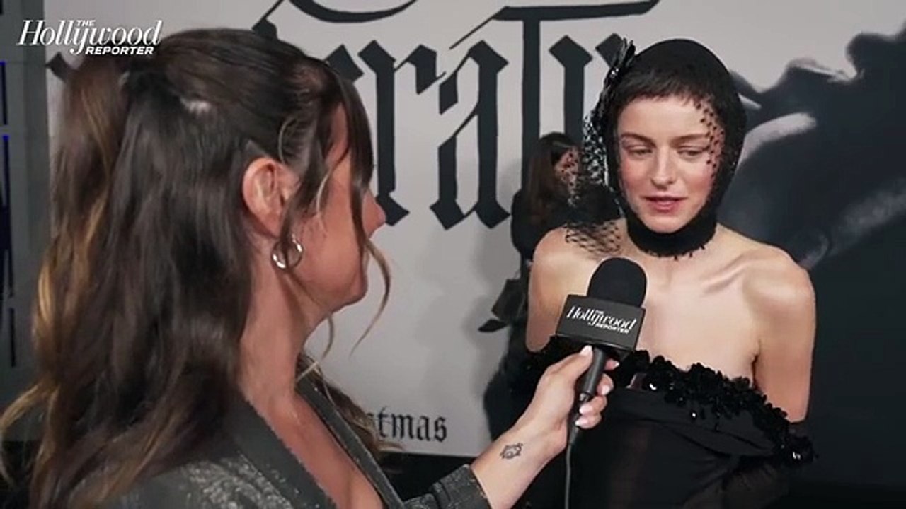 Emma Corrin on Co-Star Bill Skarsgård as Count Orlock in 'Nosferatu': "It's Jaw-Dropping" | THR Video