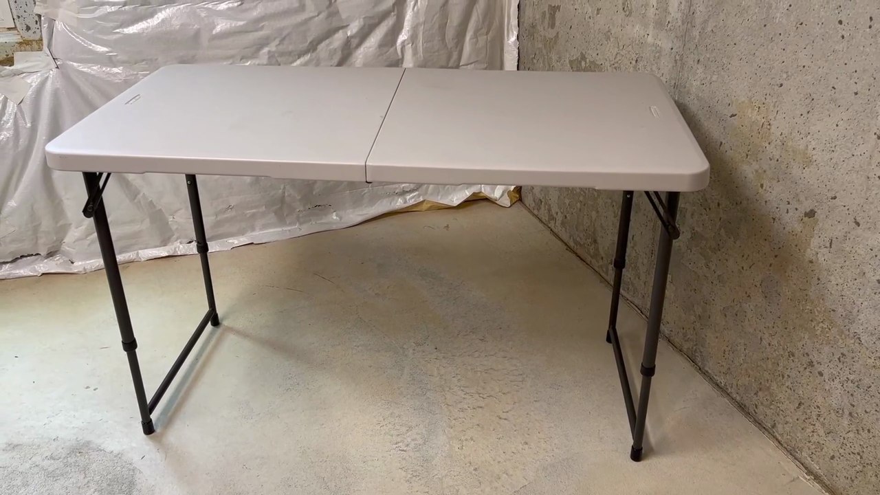 The Best 6-Foot Folding Table with Carrying Handle, for Indoor and Outdoor Use. Review!