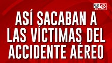 Así sacaban a las victimas del accidente aereo
