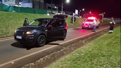Transitar auxilia motorista de Range Rover após carro sofrer pane no Trevo do Guarujá