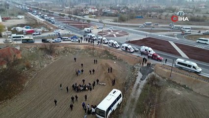 Korkunç kaza! Kamyonet ile midibüs çarpıştı! 17 kişi yaralı