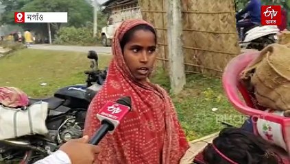 এফালে উচ্ছেদ, আনফালে পেটৰ ভোক: পানীৰে বিস্কুট খাই ক্ষুধা নিবাৰণৰ চেষ্টা এটি কণমানিৰ