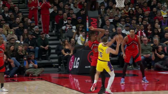 Reaves nets unconventional shot
