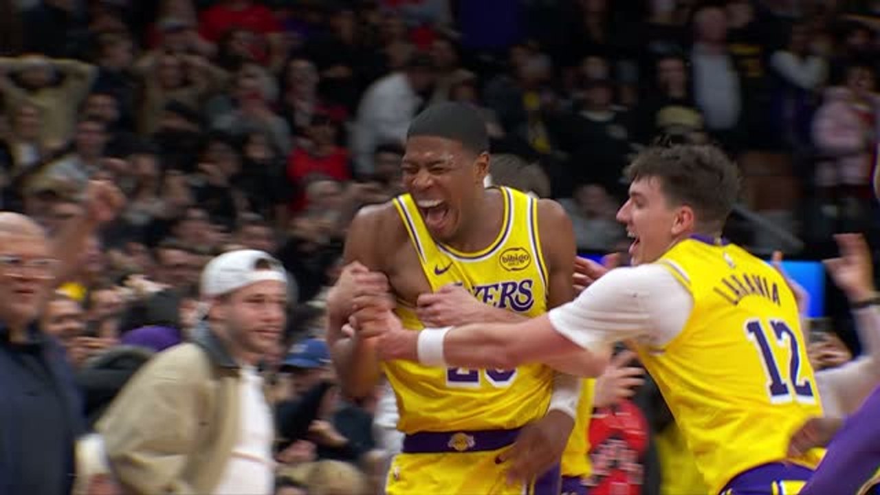 LeBron sacrifices scoring streak to set up Lake...