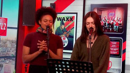LIVE - Waxx, Solann et Axelle Saint-Cirel interprètent "Kiss from a Rose" dans Le Double Expresso RTL2 (05/12/25)