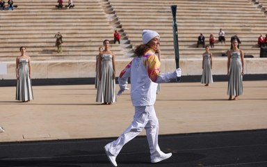 Milano Cortina, Jasmine Paolini porta la torcia olimpica a Mattarella