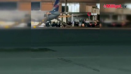 Uçakta korku dolu anlar! Bagaj yükleme aracı alev aldı, pist duman altında kaldı