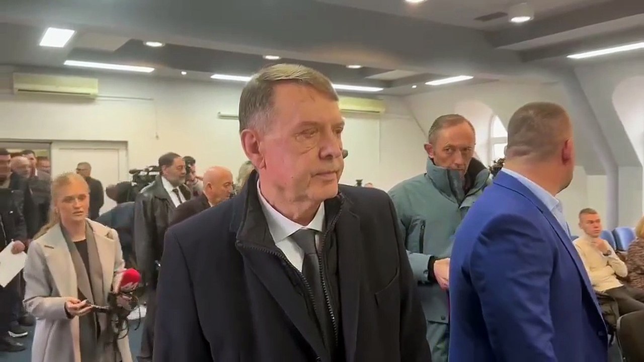 Kryetari i ri i Zvecanit nenshkruhet ne dokumentin me stemen e Republikes se Kosoves