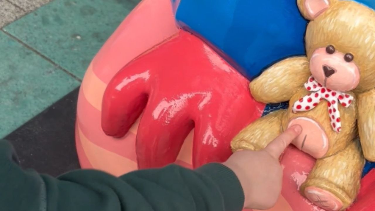 Little boy gives the hilarious name to a private part of a coin-operated bear