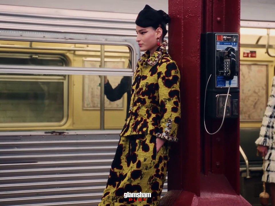 CHANEL's Métiers d'art: French savoir-faire meets Art Deco extravagance. A tribute to the artisans! 🎨  #glamsham #chanelmetiersdart #chanelshow #matthieublazy #savoirfaire #artisans #chanel  {glamsham, chanel métiers d'art, chanel show, matthieu blazy, s