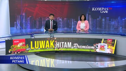 Kisah Pilu! Cari Pengobatan, Seorang Ayah Jalan Kaki Terobos Lokasi Longsor Sambil Gendong Bayinya