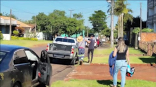 Motociclista fica ferido após colisão com carro na Avenida Rocha Pombo