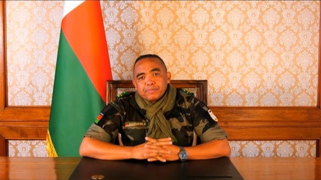Nous voulons juger Rajoelina à Madagascar , dit le nouveau président malgache Michaël Randrianirina