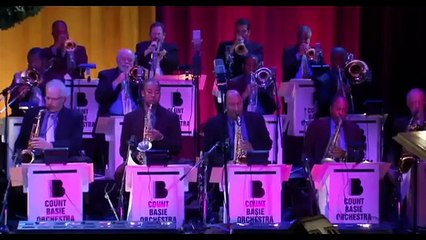 Santa Claus Is Coming to Town (Live) - Tony Bennett