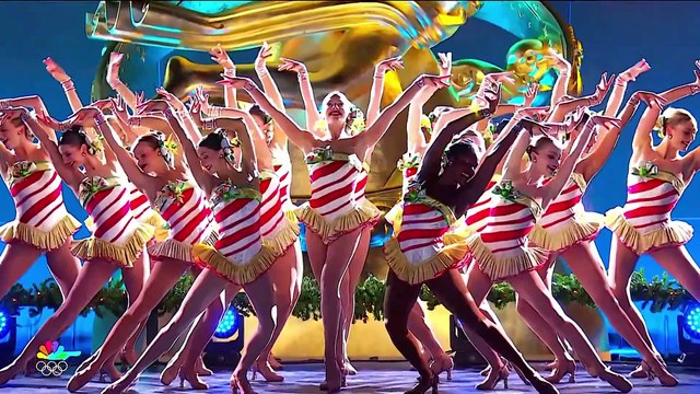 Oh Santa! (Live) - Radio City Rockettes