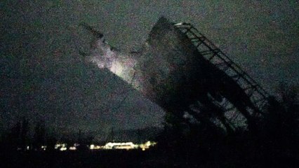 La izquierda abertzale derriba el último toro de Osborne de País Vasco y lo muestra en un vídeo