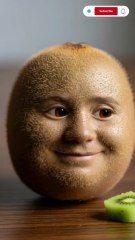 Kiwi is eating and dancing while singing 🤯 🎶