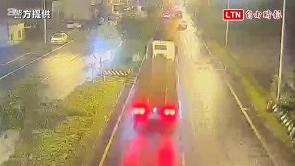 驚悚畫面曝光!蕭美琴宜蘭視察 24歲警交管遭廂型車卡車底命危