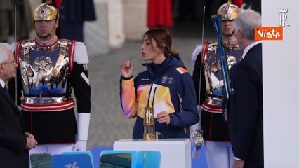 Milano-Cortina, Mattarella accende il braciere Olimpico alla cerimonia al Quirinale