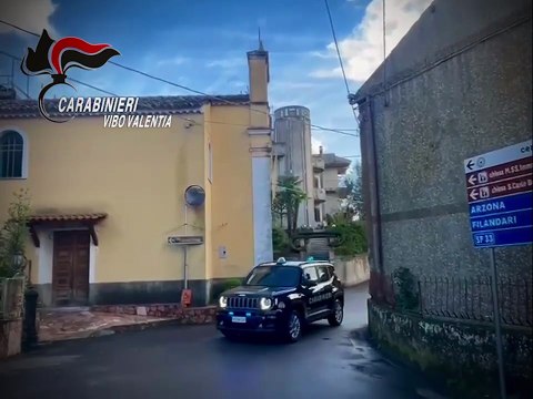 Filandari, due giovani arrestati per tentato omicidio: esplosi quattro colpi davanti all’abitazione della vittima