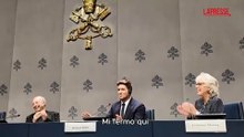 Vaticano, Michael Bubl? improvvisa l'Ave Maria di Schubert in sala stampa