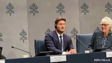 Michael Bublé intona l'Ave Maria in conferenza stampa in Vaticano
