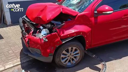 Homem de 33 anos fica ferido em acidente entre moto e picape em Toledo