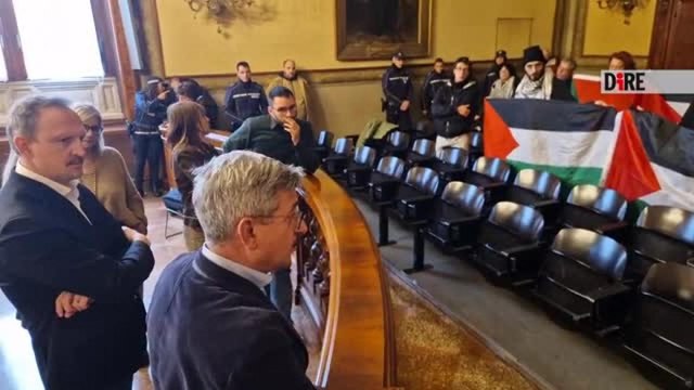 Il video dei Pro Pal in Comune per fermare Virtus Bologna-Hapoel Tel Aviv: «Non si giochi». La replica: «Possibile solo per ordine pubblico»