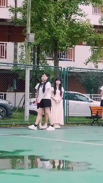 After the 18-year-old Gan Tang became an orphan, she was pushed around by relatives and no one loved her, and on a rainstormy night, she was cornered and was picked up by him, and since then she has become his favorite since then