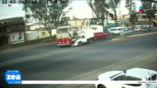 Camioneta se impacta contra unidad de bomberos en Tulancingo, Hidalgo
