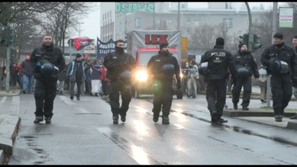 A Berlino la protesta contro la leva: "Non ci manderete in guerra"