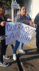 Vecinos bloquean calzada Legaria, exigen restitución del suministro de agua por la red