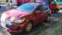 Jovem fratura a perna em forte colisão entre moto e carro no Parque Verde